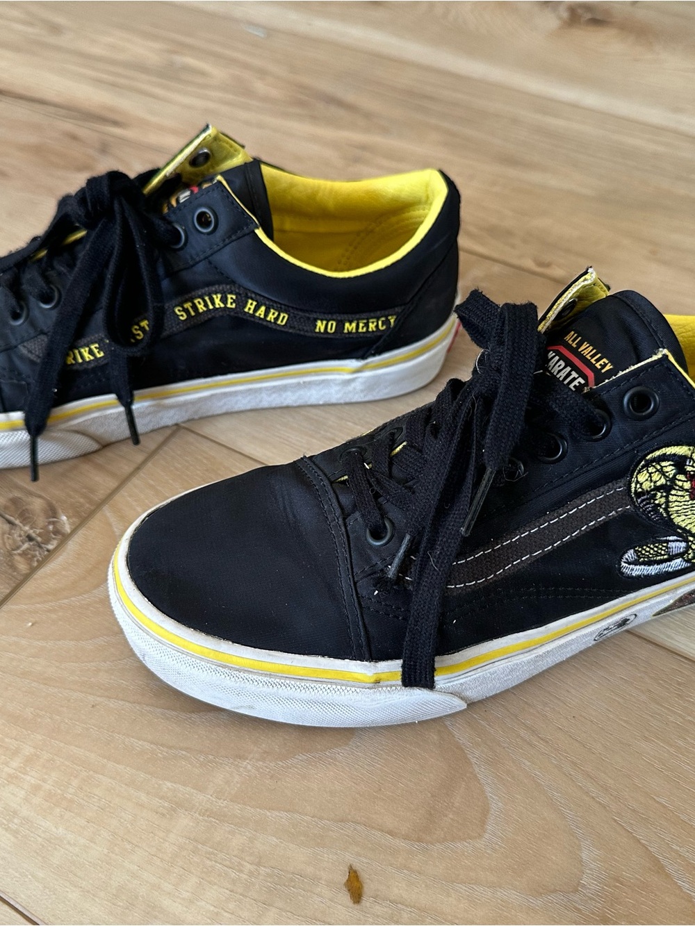 Vans x Cobra Kai Old Skool Eagle Fang Men 7 / Women 8.5 🐍🦅